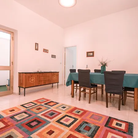 In 2br-1ba