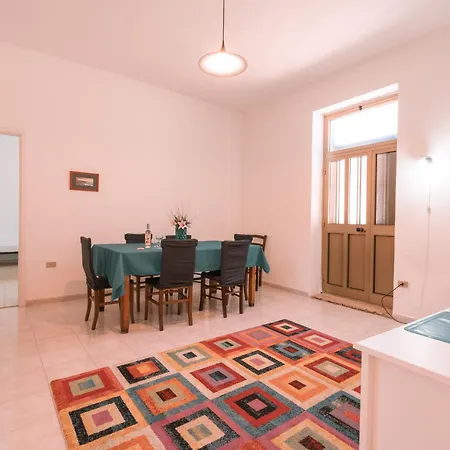 In 2br-1ba Apartamento Santa Lucia (Sardinia)