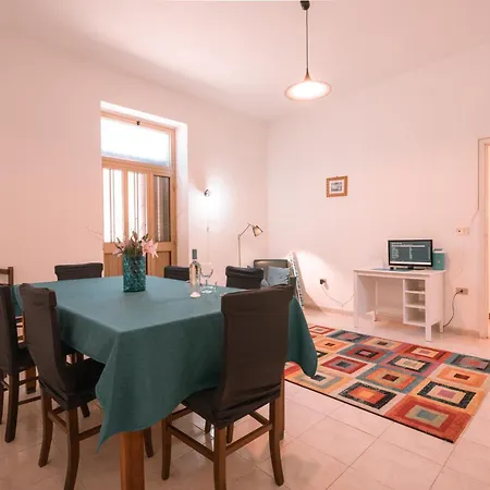 아파트 In 2br-1ba *